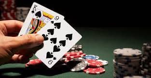Live dealer roulette game streamed to an Android phone used by a Filipino player